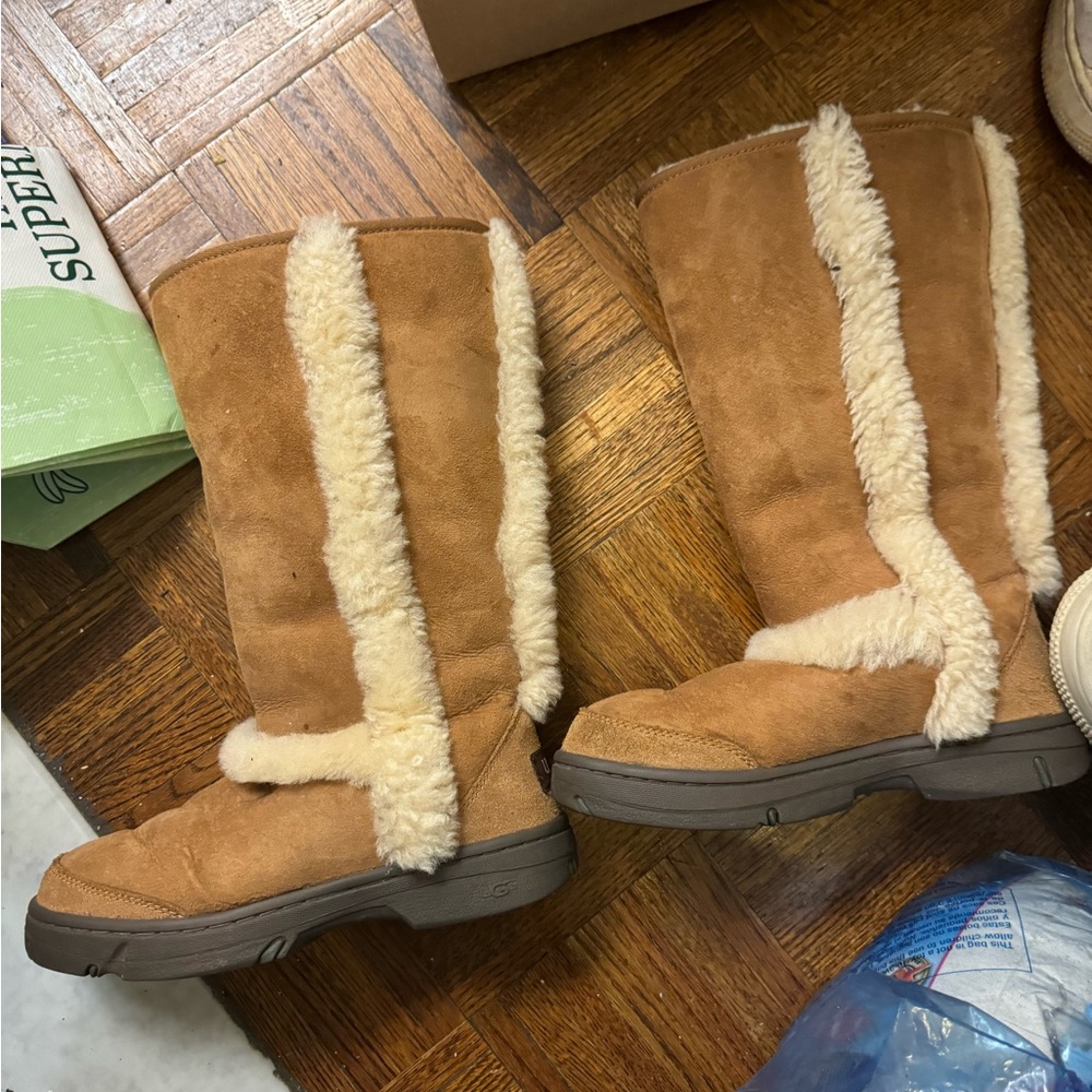 UGG Women's Sunburst Tall Boots US size 6. - Picture 10 of 11